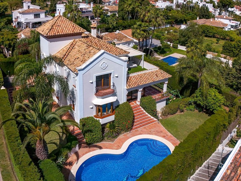 Villa for Sale in Estepona, Malaga 3