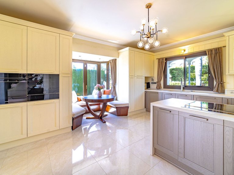 Villa for Sale in Estepona, Malaga 38