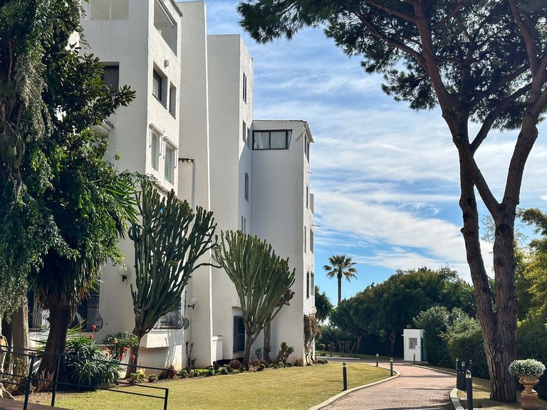 Apartment for Sale in Puerto Banús, Malaga 11