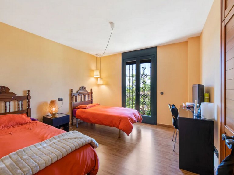Villa for Sale in Estepona, Malaga 16