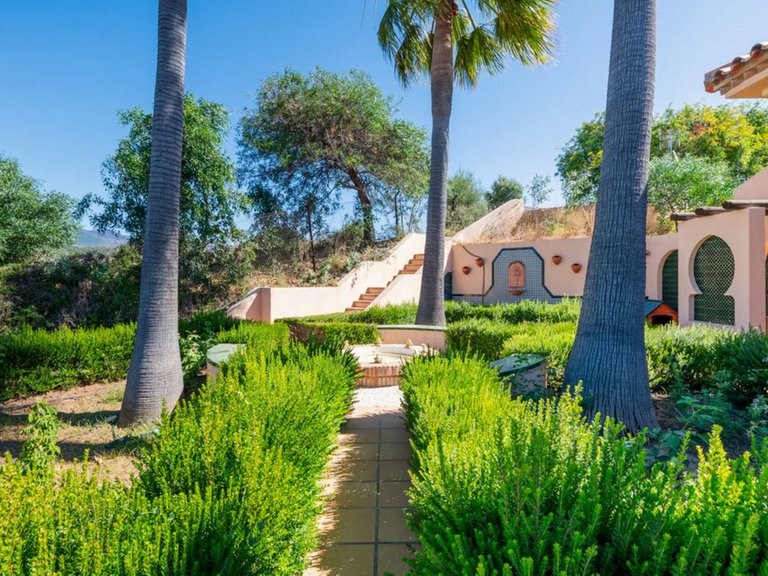 Villa for Sale in Estepona, Malaga 23