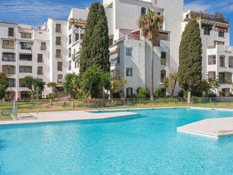 Apartment for Sale in Puerto Banús, Malaga 1