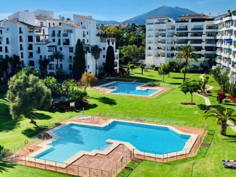 Apartment for Sale in Puerto Banús, Malaga 2