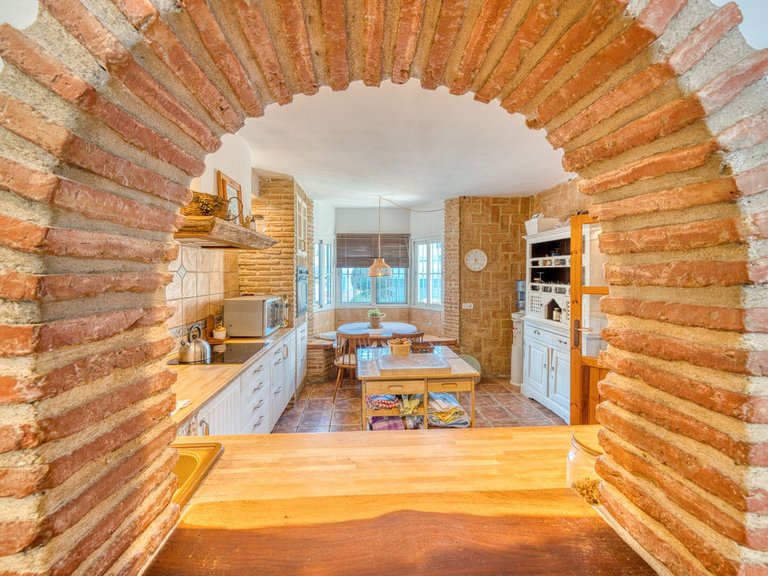 Villa for Sale in Los Boliches, Malaga 11