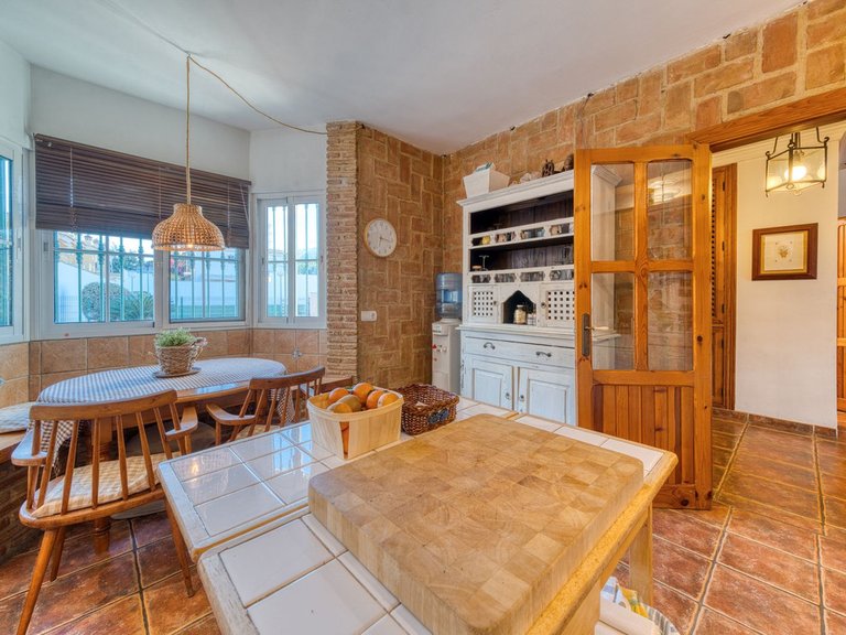 Villa for Sale in Los Boliches, Malaga 5