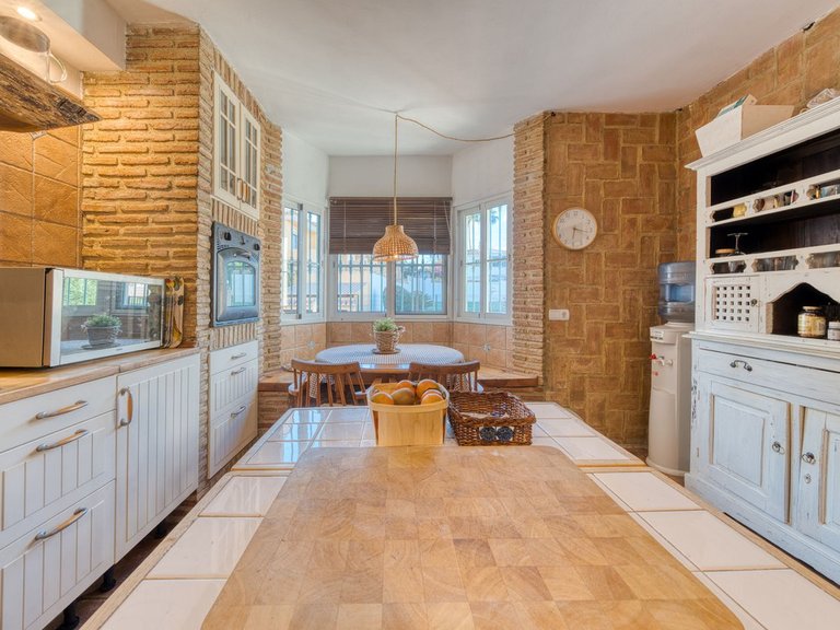 Villa for Sale in Los Boliches, Malaga 9