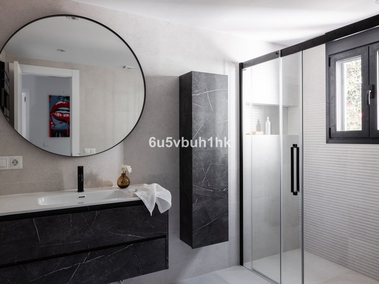 Villa for Sale in La Quinta, Malaga 15