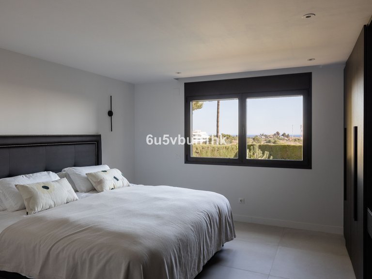 Villa for Sale in La Quinta, Malaga 22