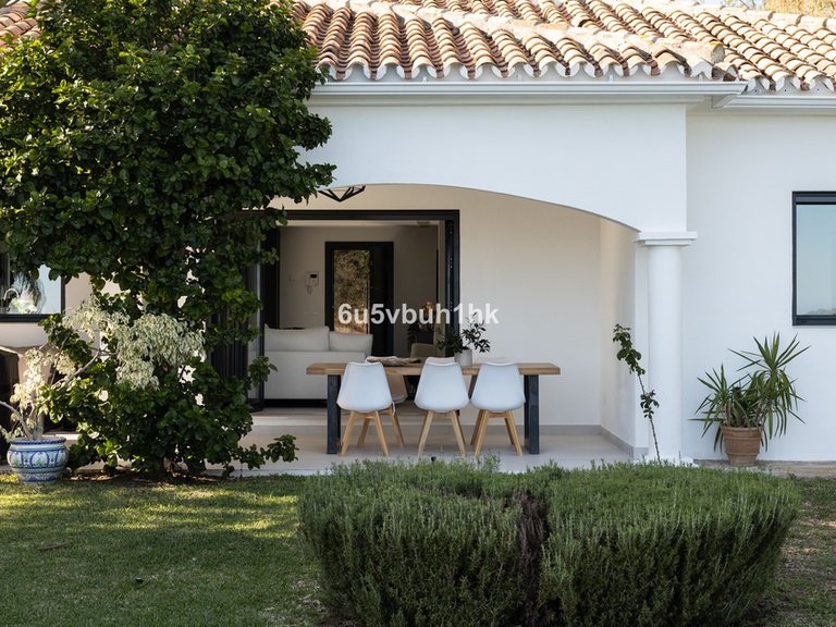 Villa for Sale in La Quinta, Malaga 32