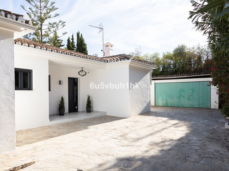 Villa for Sale in La Quinta, Malaga 33