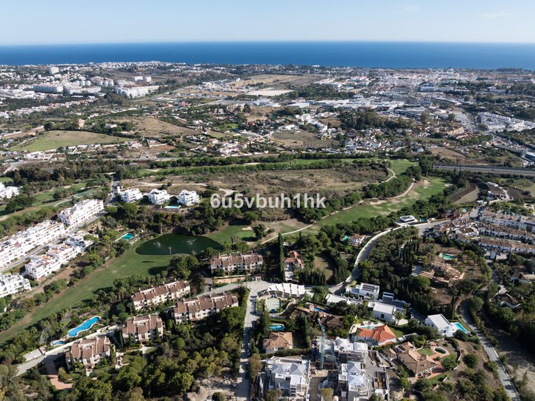 Villa for Sale in La Quinta, Malaga 36
