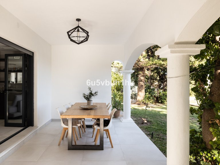 Villa for Sale in La Quinta, Malaga 5