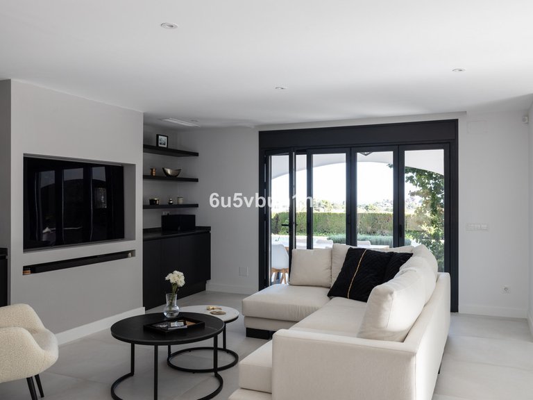 Villa for Sale in La Quinta, Malaga 8
