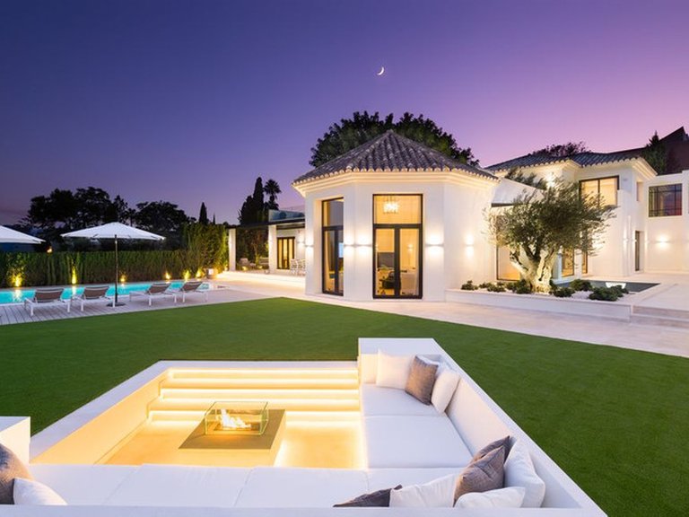 Villa for Sale in Aloha, Malaga 1