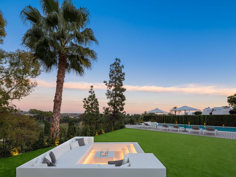 Villa for Sale in Aloha, Malaga 14