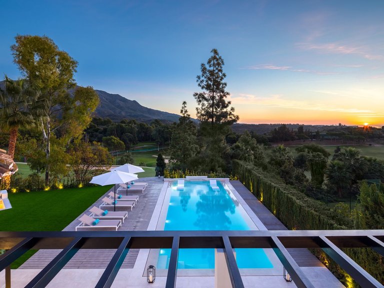 Villa for Sale in Aloha, Malaga 17