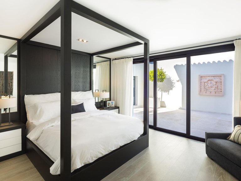 Villa for Sale in Aloha, Malaga 20