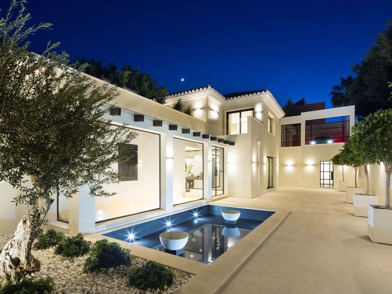 Villa for Sale in Aloha, Malaga 24