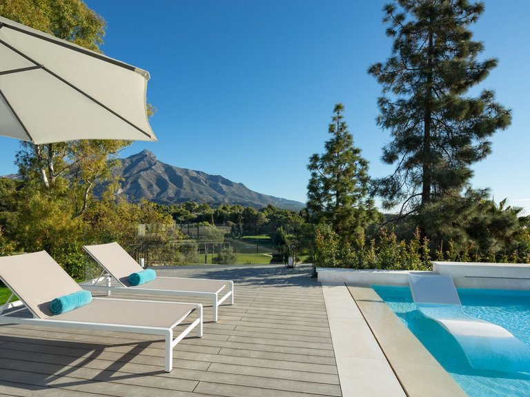 Villa for Sale in Aloha, Malaga 5