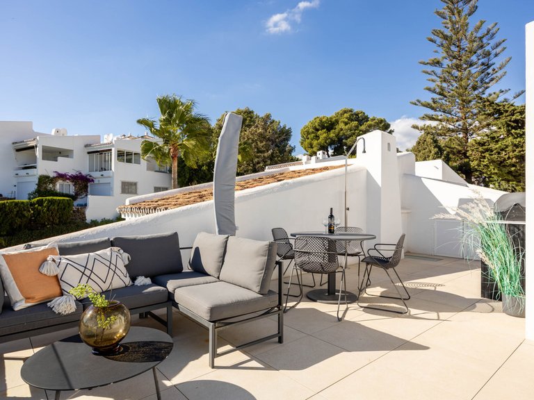 Apartment for Sale in Nueva Andalucía, Malaga 16
