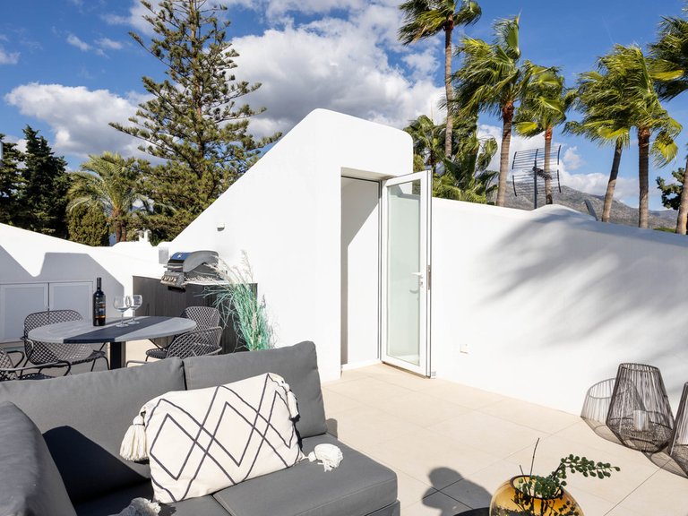 Apartment for Sale in Nueva Andalucía, Malaga 20