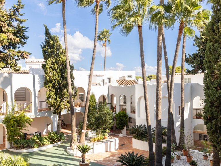 Apartment for Sale in Nueva Andalucía, Malaga 25