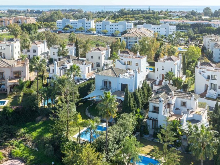 Villa for Sale in Estepona, Malaga 15