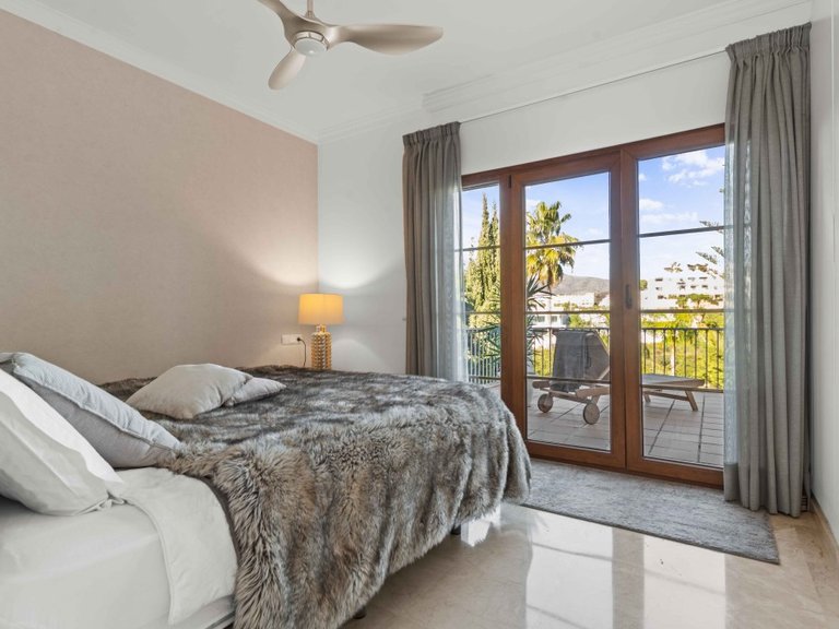 Villa for Sale in Estepona, Malaga 16