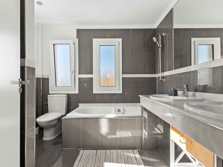 Villa for Sale in Estepona, Malaga 18
