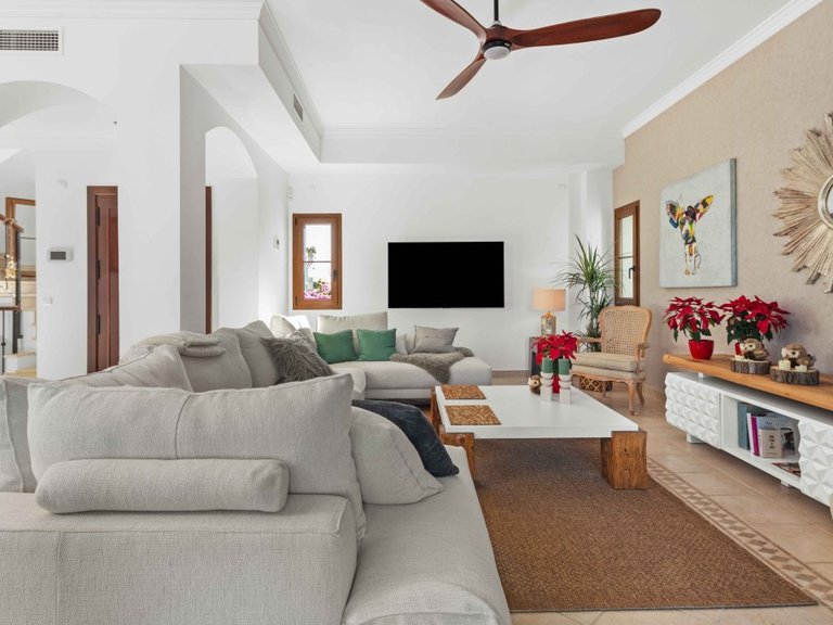Villa for Sale in Estepona, Malaga 3