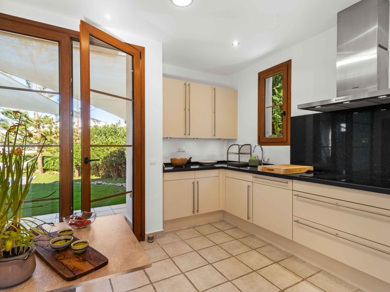 Villa for Sale in Estepona, Malaga 6