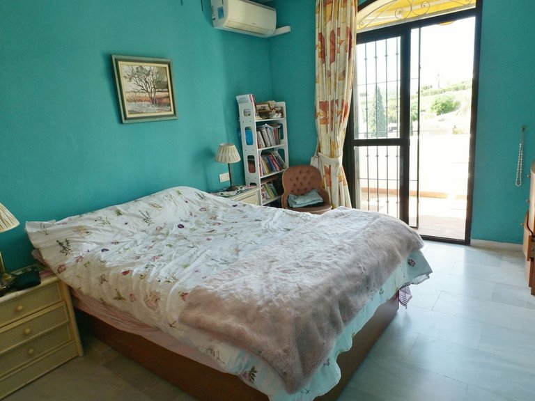 Villa for Sale in Calahonda, Malaga 11