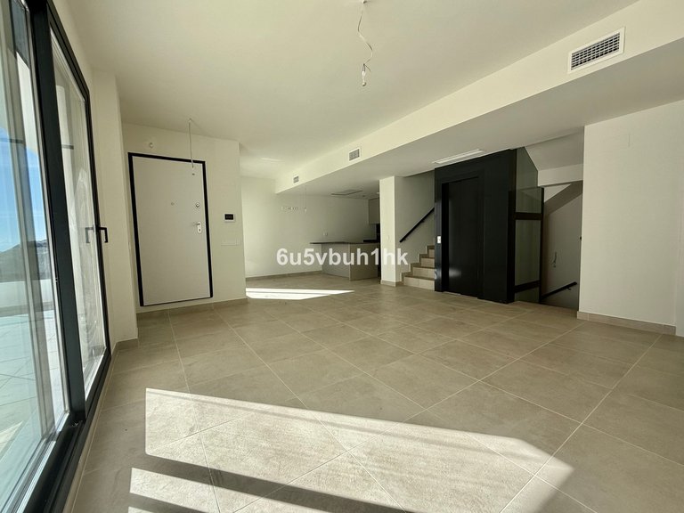 Villa for Sale in Benalmadena, Malaga 4