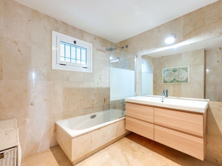 Apartment for Sale in Guadalmina Alta, Malaga 16