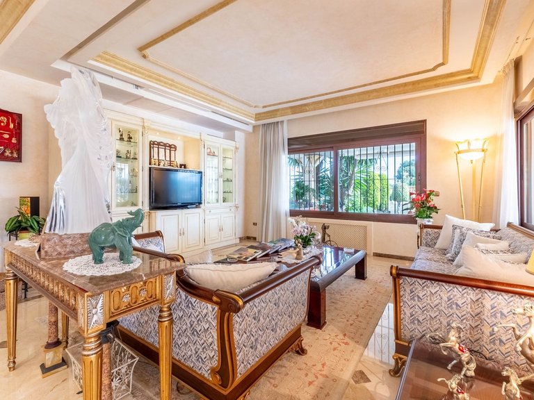 Villa for Sale in Los Monteros, Malaga 10