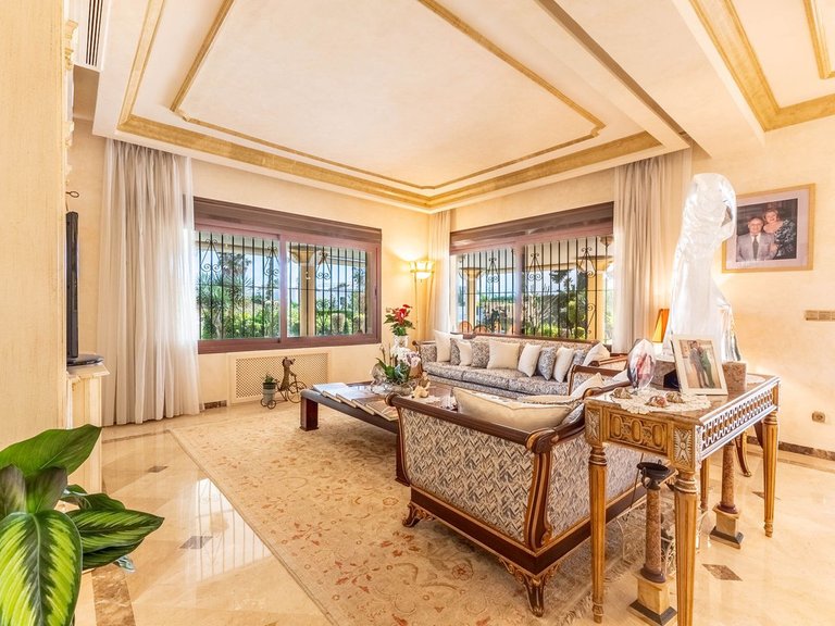 Villa for Sale in Los Monteros, Malaga 11