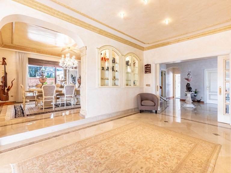 Villa for Sale in Los Monteros, Malaga 14