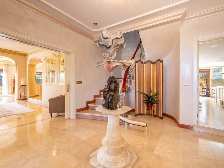 Villa for Sale in Los Monteros, Malaga 15