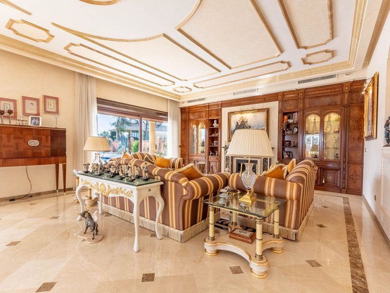 Villa for Sale in Los Monteros, Malaga 2