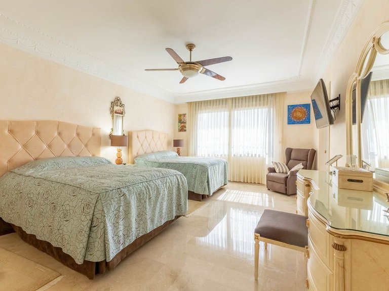 Villa for Sale in Los Monteros, Malaga 25