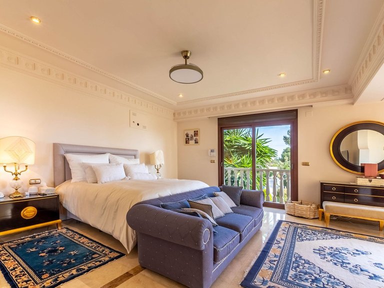 Villa for Sale in Los Monteros, Malaga 26