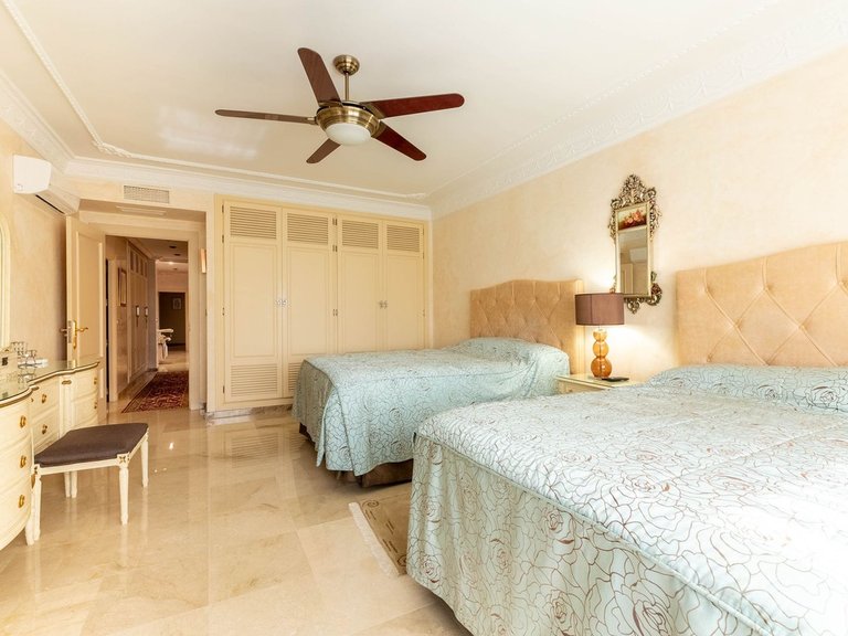 Villa for Sale in Los Monteros, Malaga 27