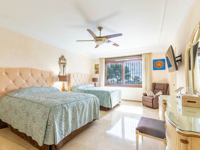 Villa for Sale in Los Monteros, Malaga 28