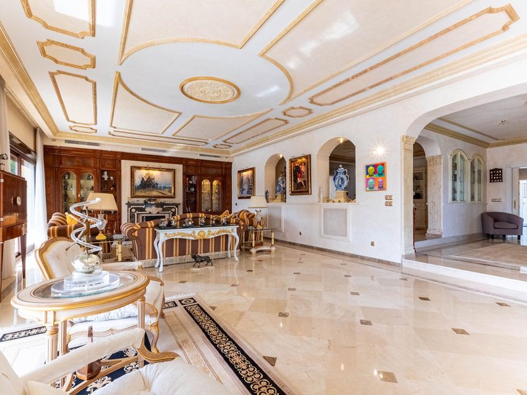 Villa for Sale in Los Monteros, Malaga 3