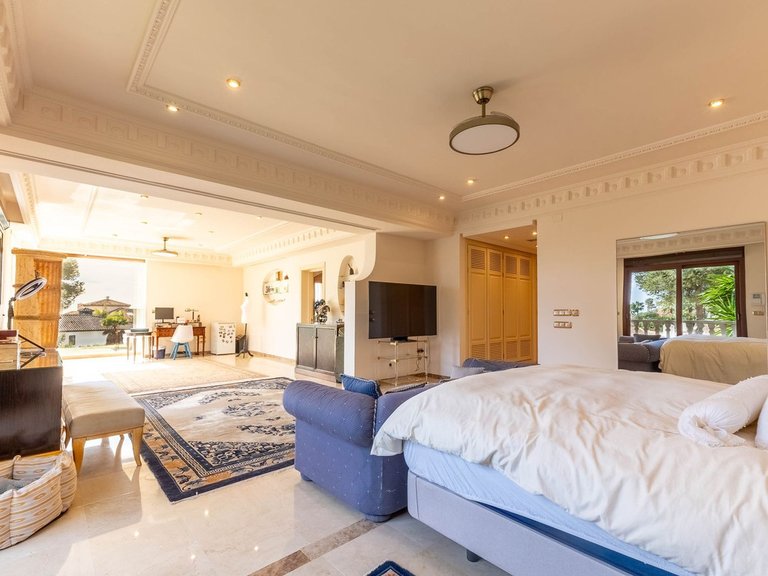 Villa for Sale in Los Monteros, Malaga 32