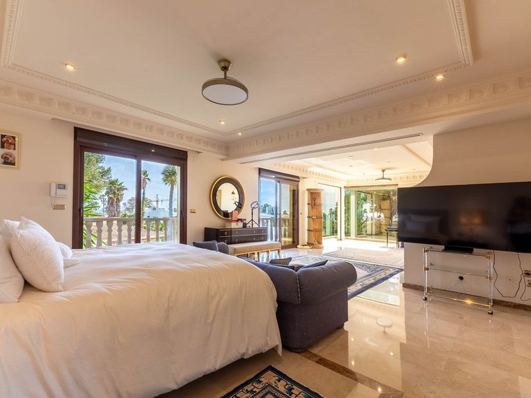 Villa for Sale in Los Monteros, Malaga 34