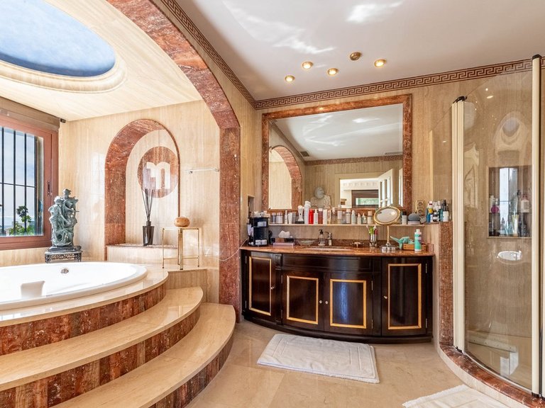 Villa for Sale in Los Monteros, Malaga 37