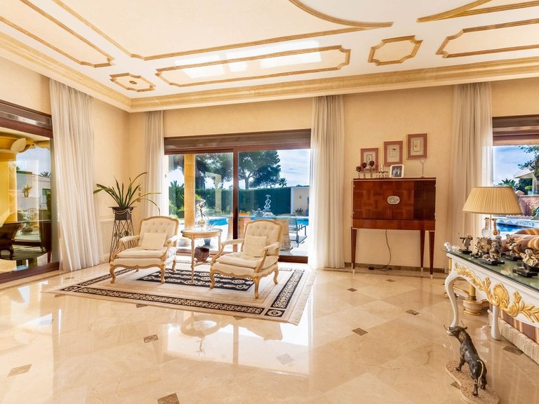 Villa for Sale in Los Monteros, Malaga 4