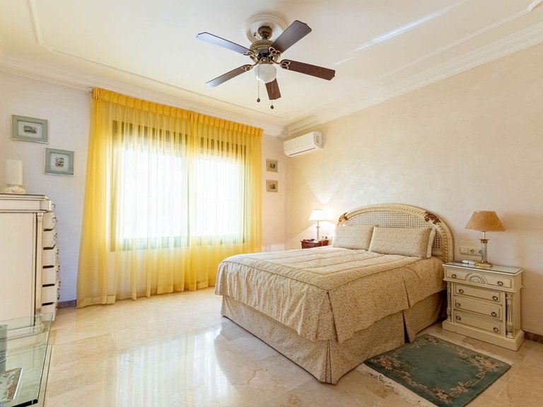 Villa for Sale in Los Monteros, Malaga 41