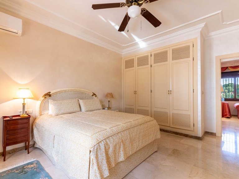 Villa for Sale in Los Monteros, Malaga 43